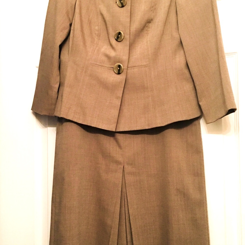 Stylish Banana Republic Skirt / Blazer Suit Size 2 ❤️ - Picture 2 of 9